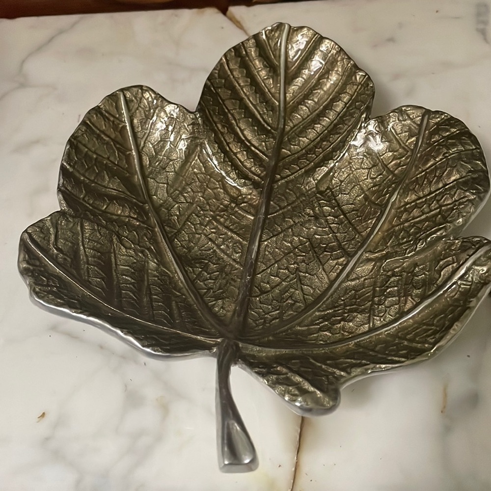 Mariposa maple leaf tray